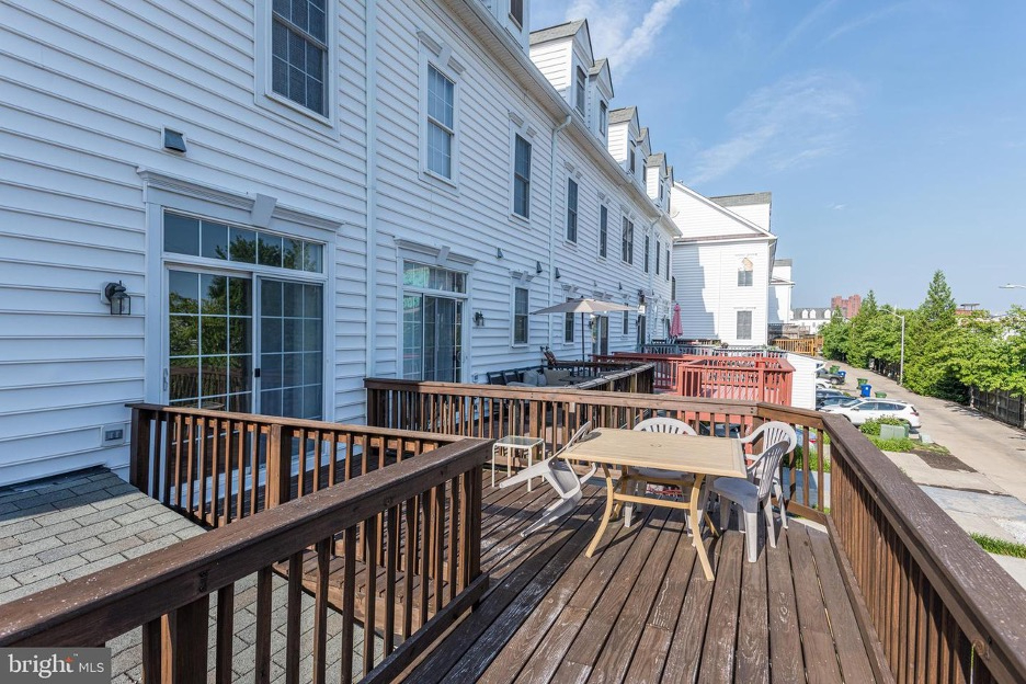 Beautiful Suburban Townhome in Baltimore City - Photo 11