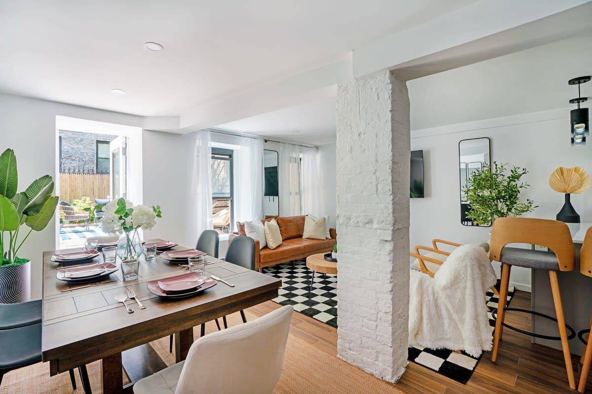 3BR 2baths Duplex with a Private Backyard (819786)