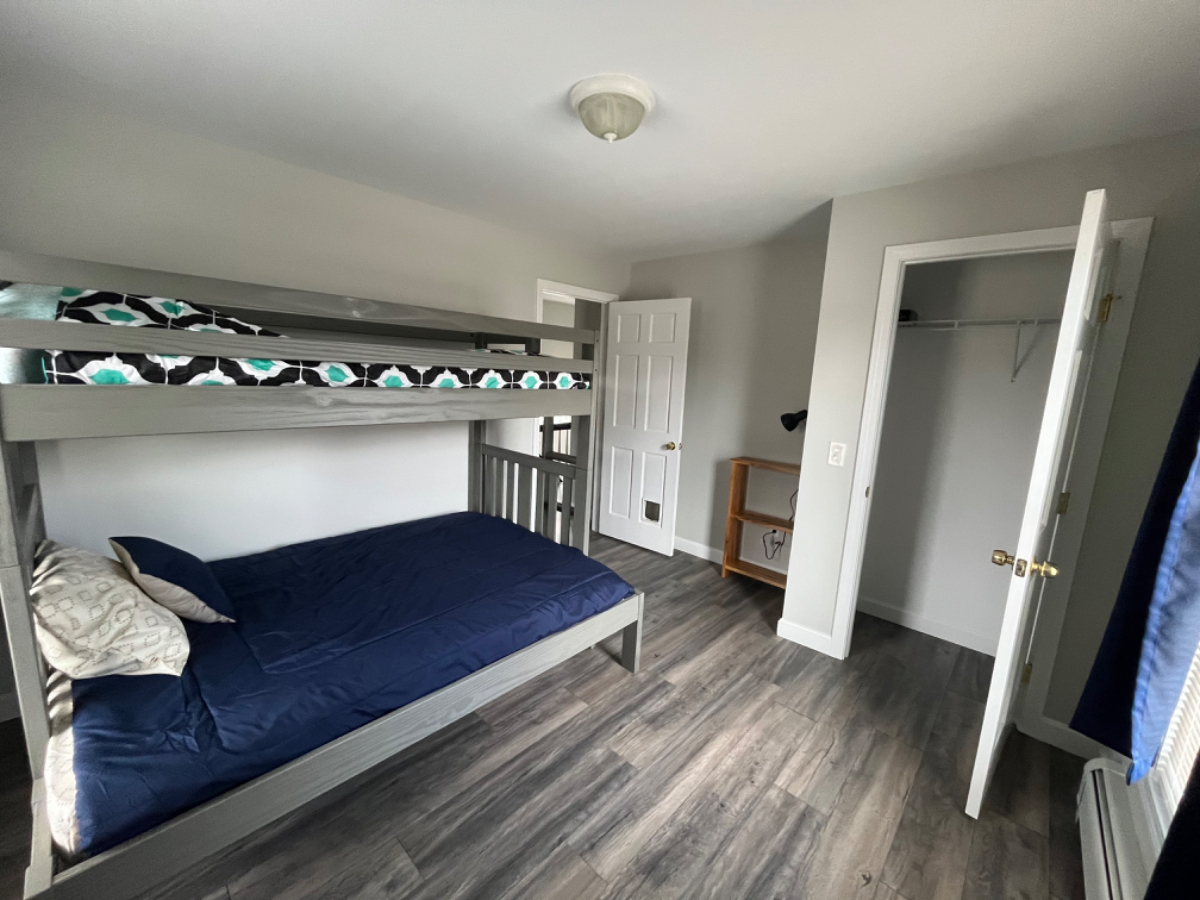 Five bedroom home - Photo 8