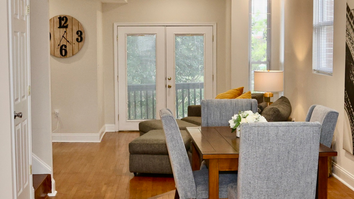 Luxurious, Large Two-Bedroom Apartment near Downtown Washington, DC - Perfect Blend of Modernity and - Photo 3