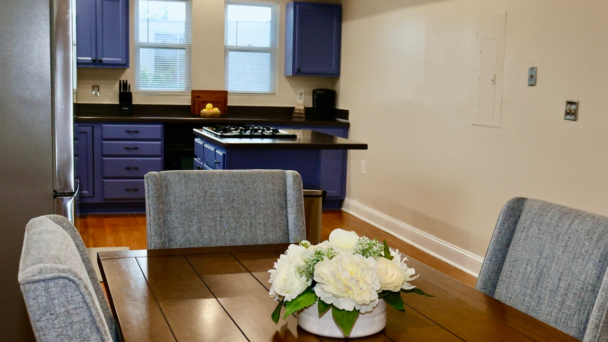 Luxurious, Large Two-Bedroom Apartment near Downtown Washington, DC - Perfect Blend of Modernity and - Photo 7