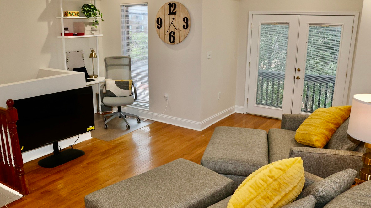 Luxurious, Large Two-Bedroom Apartment near Downtown Washington, DC - Perfect Blend of Modernity and - Photo 5
