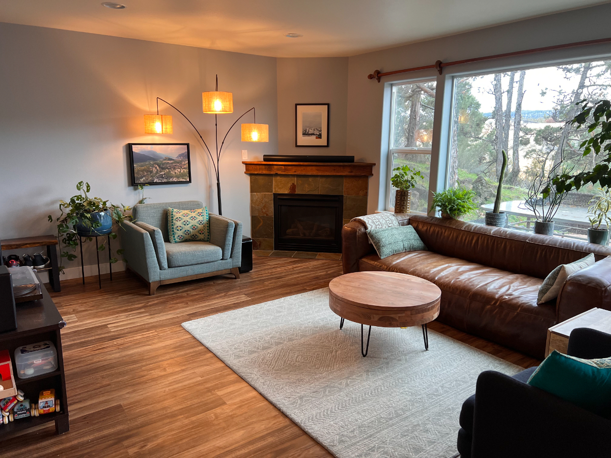 3 Bedroom Bend Home with Sauna, Deck, and Modern Amenities with Ideal Location - Photo 3