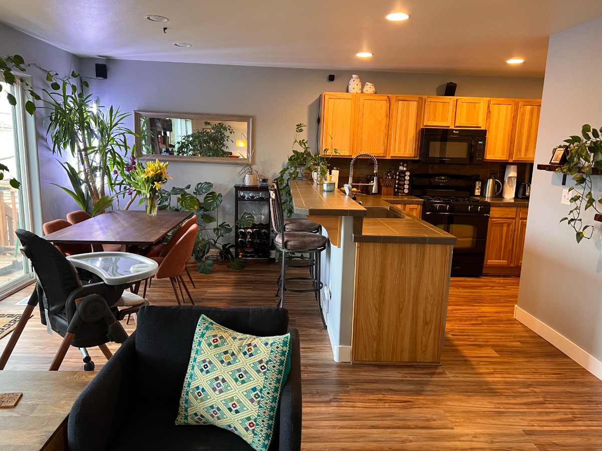 3 Bedroom Bend Home with Sauna, Deck, and Modern Amenities with Ideal Location - Photo 5
