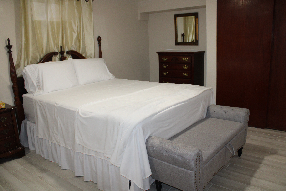 Newly Renovated Studio with Modern Finishes - Photo 5