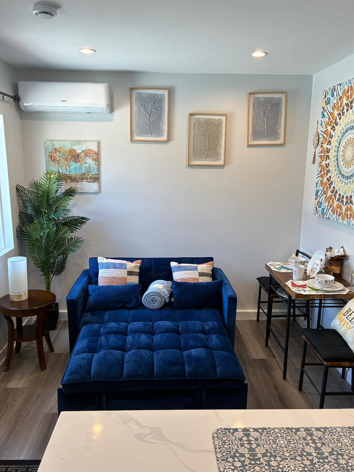Stunning Los Angeles One-Bedroom Apartment Retreat - Modern, All Amenities with Ideal Location - Photo 4