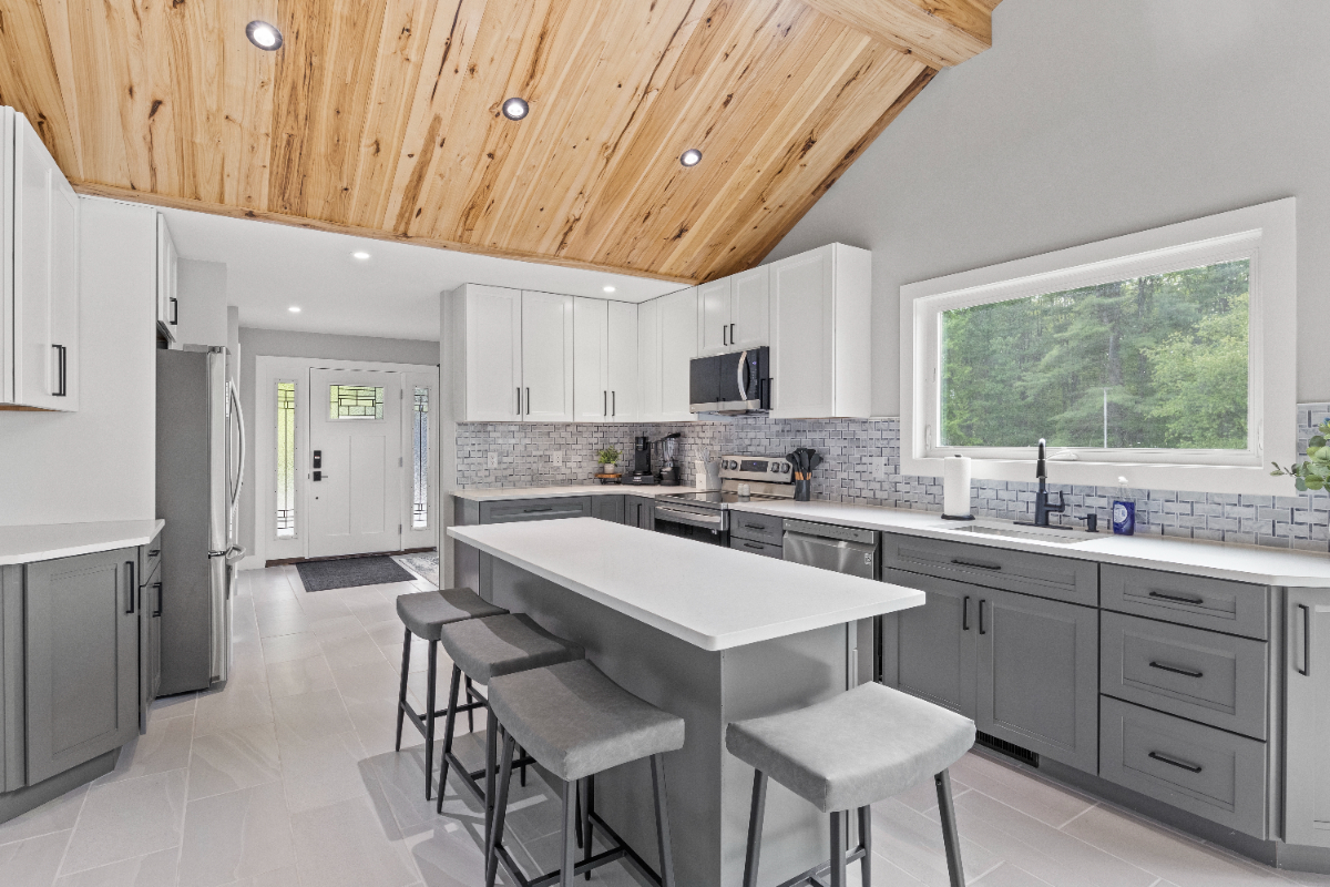 Escape to Tranquility - Rent this Beautiful Three Bedroom House Surrounded by Nature. - Photo 9
