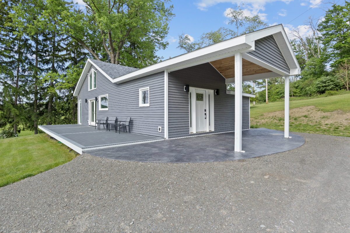 Escape to Tranquility - Rent this Beautiful Three Bedroom House Surrounded by Nature. - Photo 1