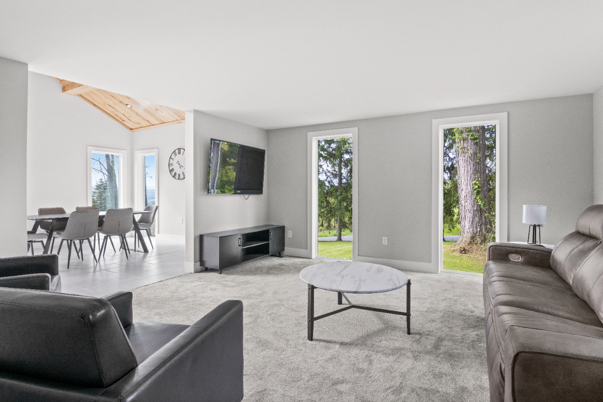 Escape to Tranquility - Rent this Beautiful Three Bedroom House Surrounded by Nature. - Photo 4