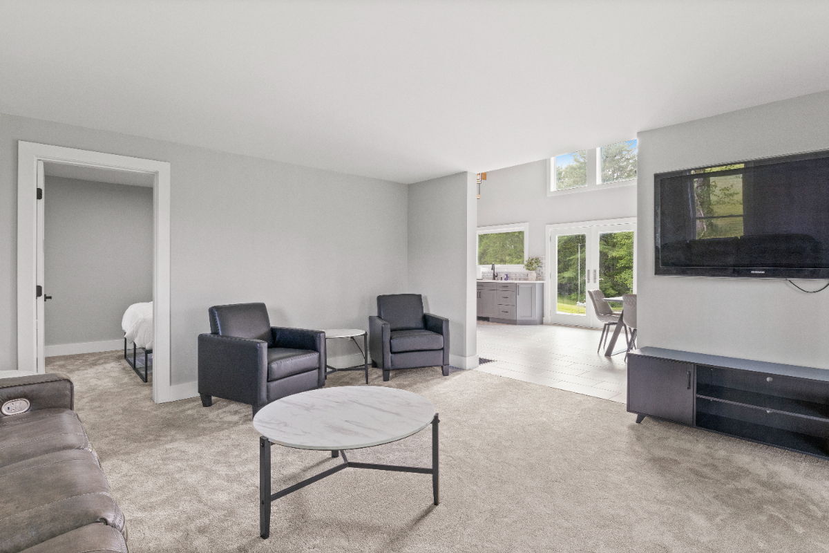Escape to Tranquility - Rent this Beautiful Three Bedroom House Surrounded by Nature. - Photo 5