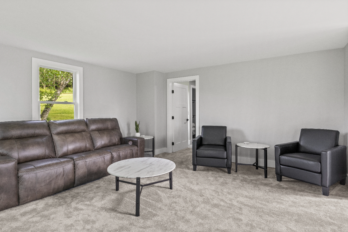 Escape to Tranquility - Rent this Beautiful Three Bedroom House Surrounded by Nature. - Photo 3