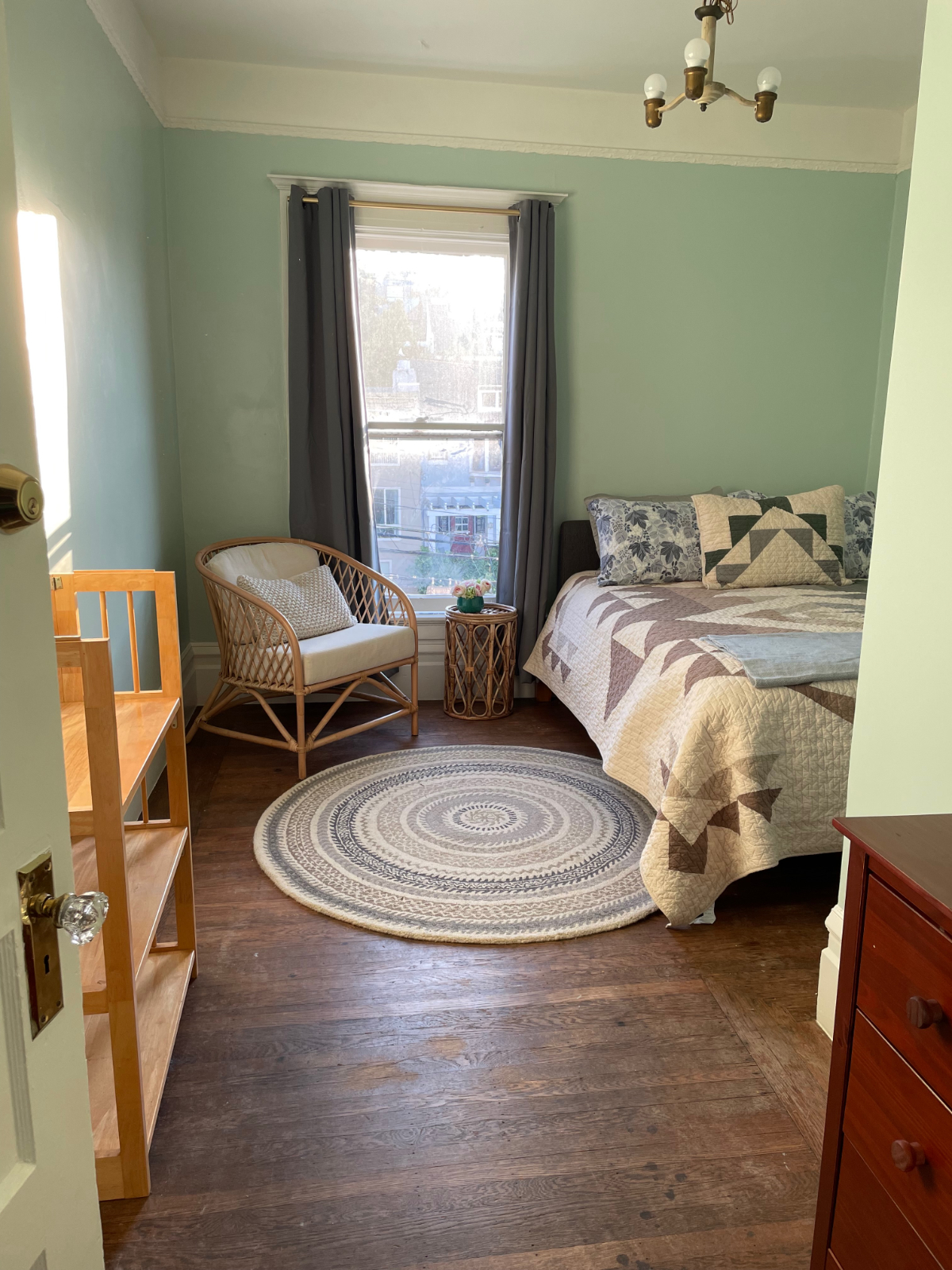 One Room available in lovely Noe Valley Victorian with beautiful well-maintained garden - Photo 2