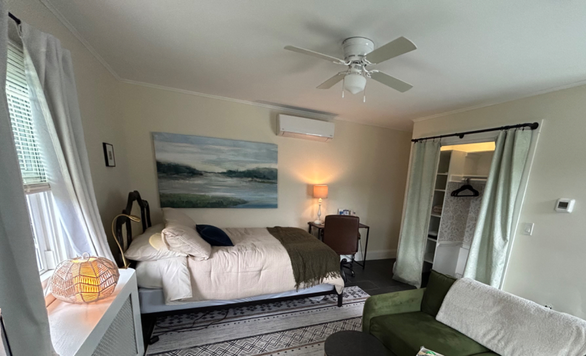 Studio by the Bay - Photo 2