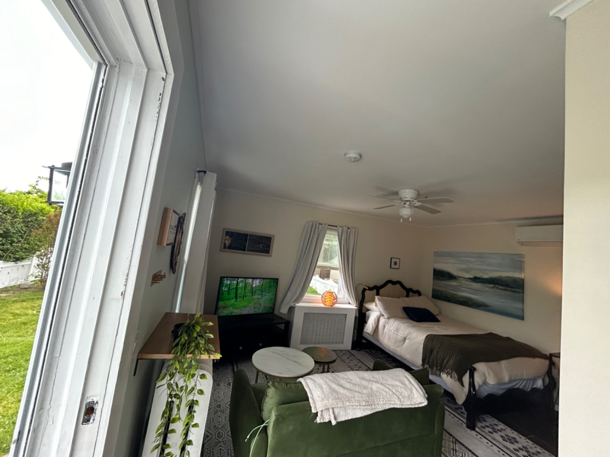 Studio by the Bay - Photo 3