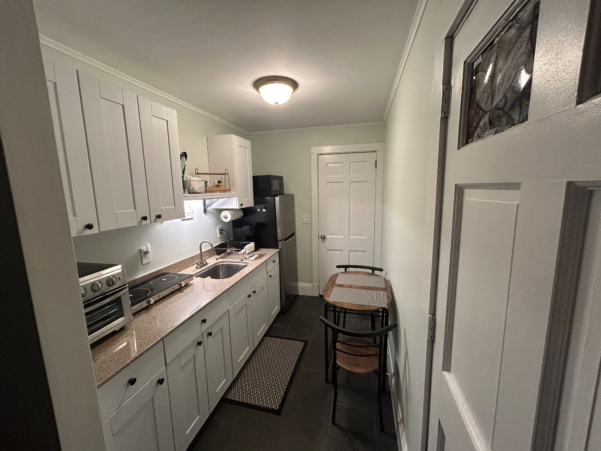 Studio by the Bay - Photo 10