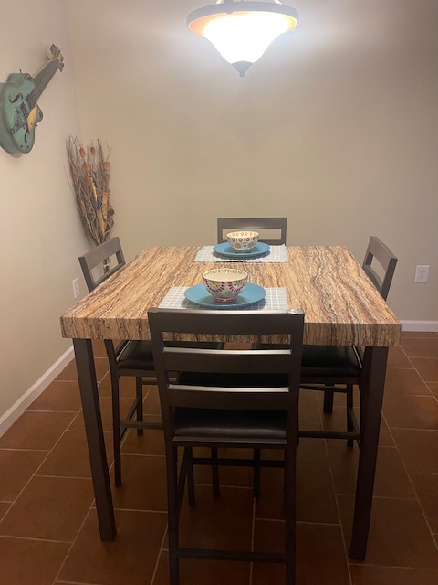 Sunny Haven Inviting Pet-Friendly Apartment with King Bedroom, Modern Comforts & Private Backyard Re - Photo 5
