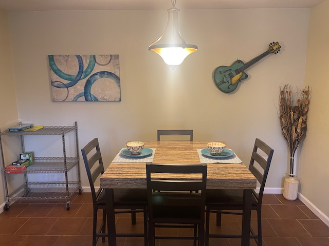 Sunny Haven Inviting Pet-Friendly Apartment with King Bedroom, Modern Comforts & Private Backyard Re - Photo 3