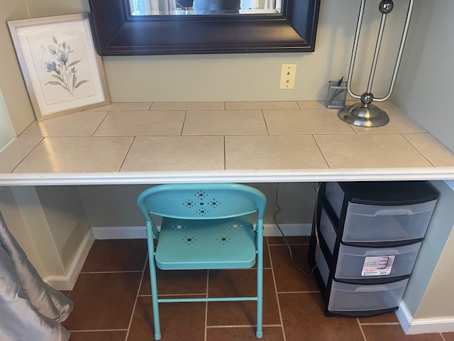 Sunny Haven Inviting Pet-Friendly Apartment with King Bedroom, Modern Comforts & Private Backyard Re - Photo 8