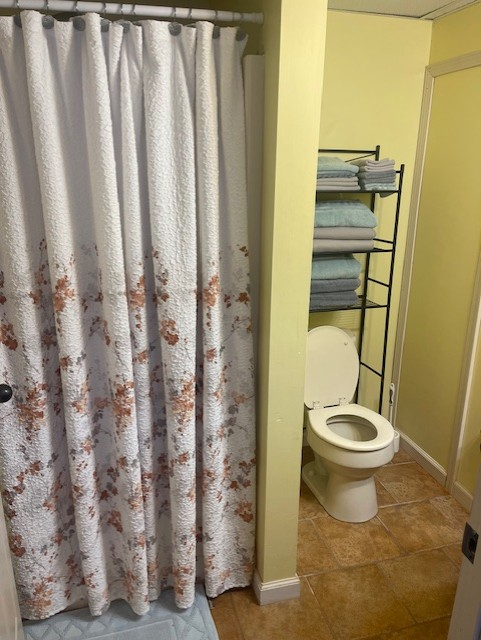 Sunny Haven Inviting Pet-Friendly Apartment with King Bedroom, Modern Comforts & Private Backyard Re - Photo 9
