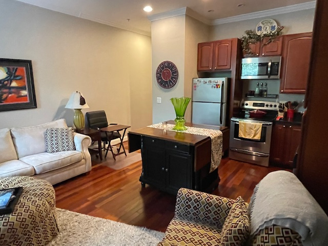 Furnished 2 Bed/ 2 Bath Home on Quiet Street - Photo 3