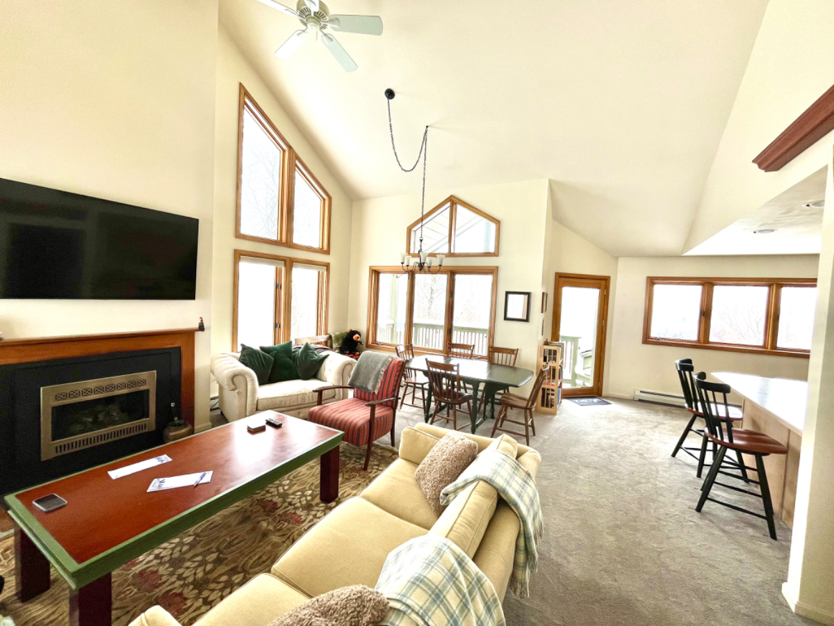 beautiful mountain condo with stunning views and perfect location - Photo 5