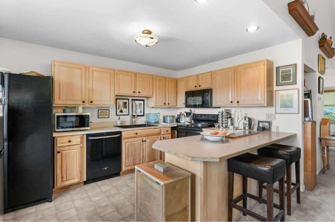 beautiful mountain condo with stunning views and perfect location - Photo 7