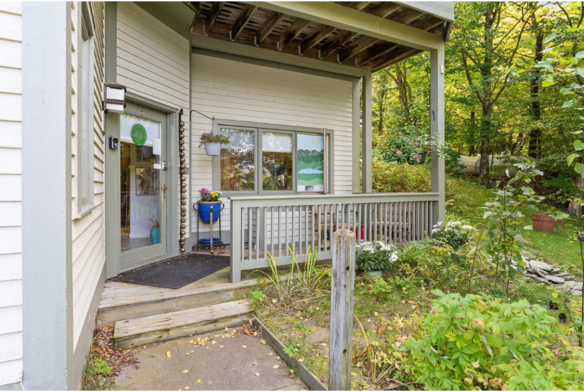 beautiful mountain condo with stunning views and perfect location - Photo 4