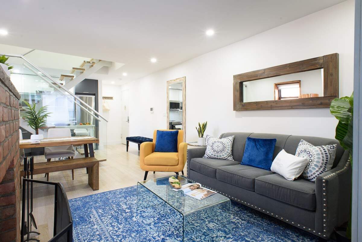 Luxury 3BR Duplex W/d Elevator bldg (819753)