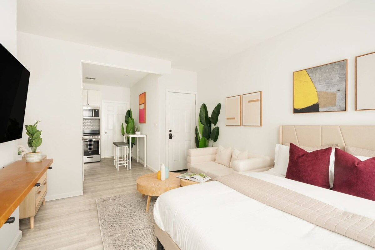 New Modern Studio UES W/D (819636)