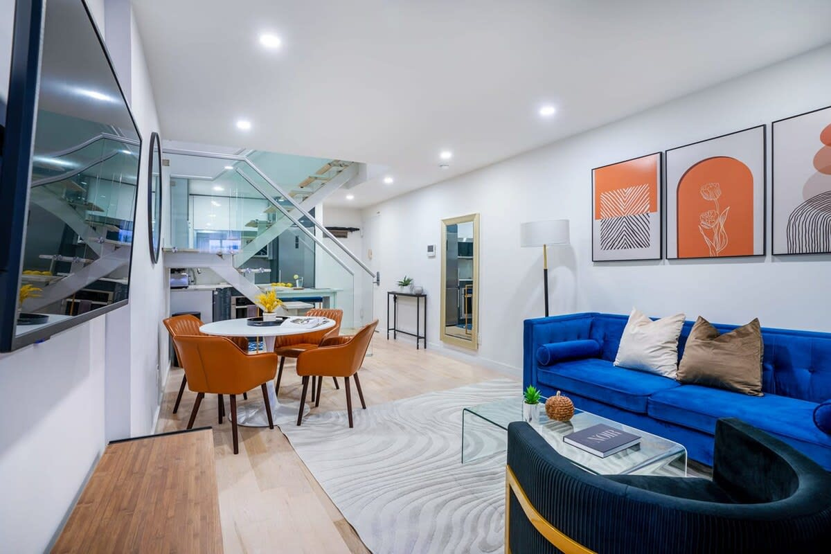 3BR Luxury duplex BRAND NEW W/D Elevator (819747)