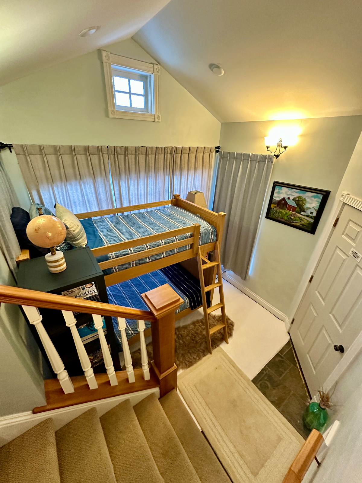 Luxury 2BR Hill Section Apartment / Walk to UVM Medical / Parking, W/D, High-End Furnished - Photo 3