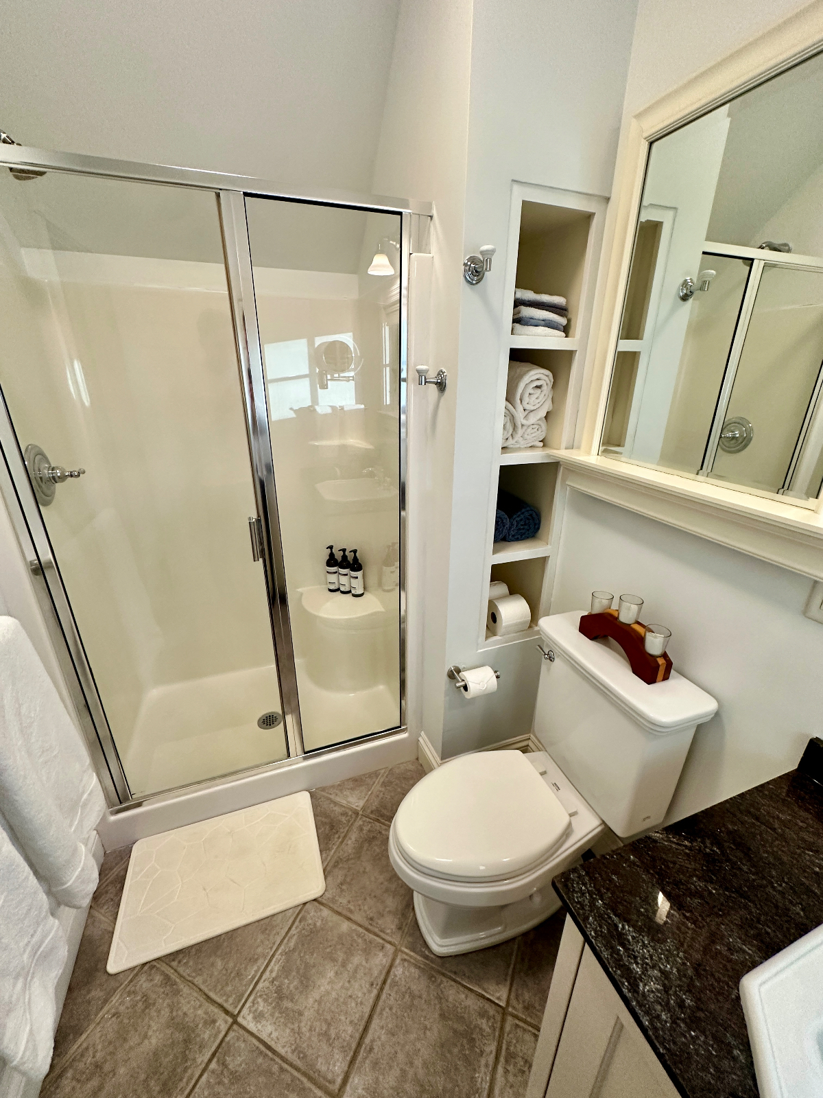 Luxury 2BR Hill Section Apartment / Walk to UVM Medical / Parking, W/D, High-End Furnished - Photo 6