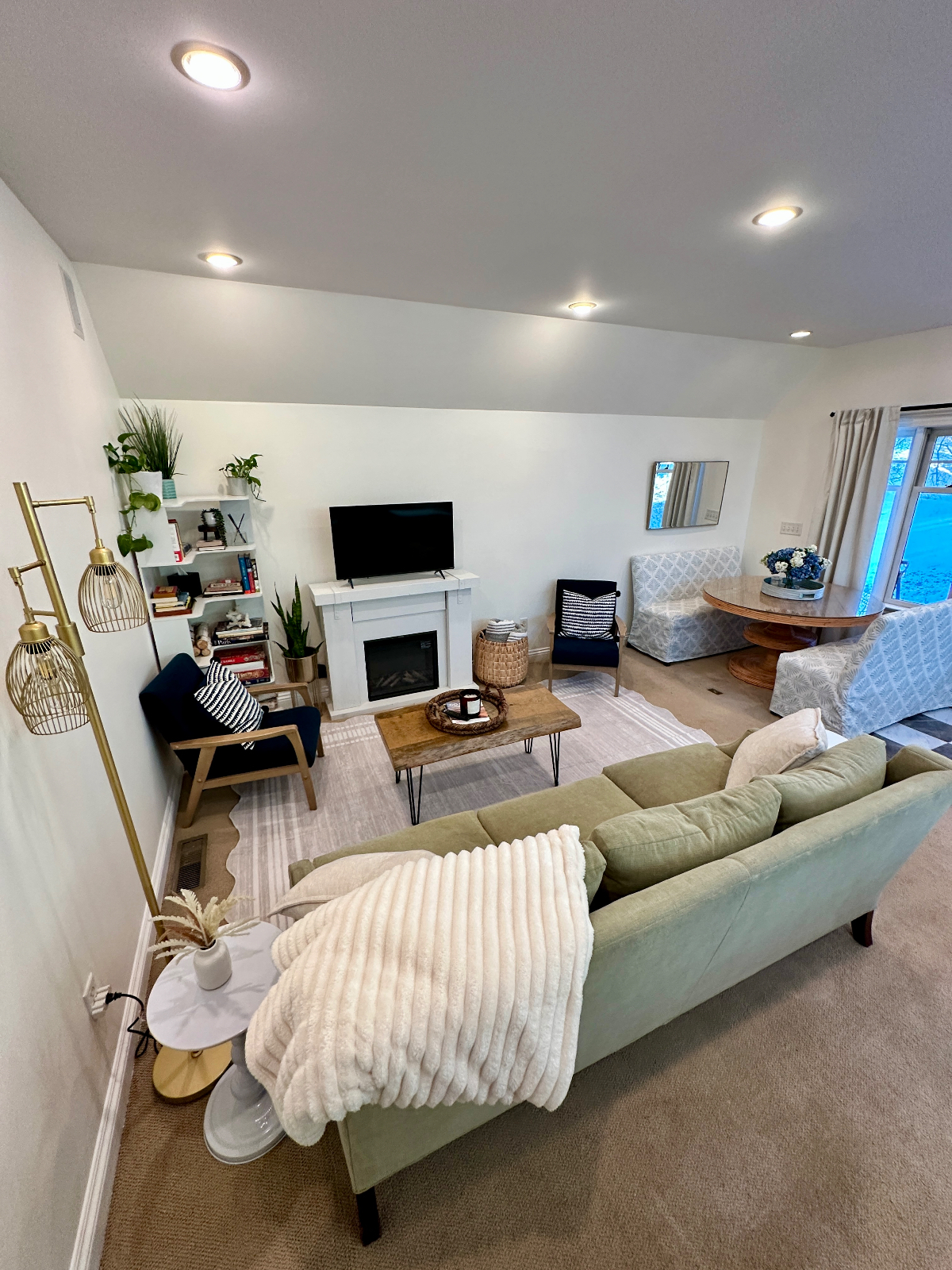 Luxury 2BR Hill Section Apartment / Walk to UVM Medical / Parking, W/D, High-End Furnished - Photo 2
