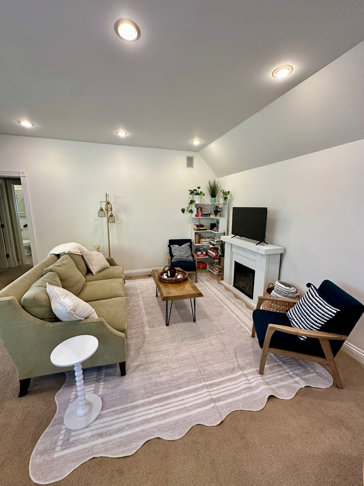 Luxury 2BR Hill Section Apartment / Walk to UVM Medical / Parking, W/D, High-End Furnished - Photo 12