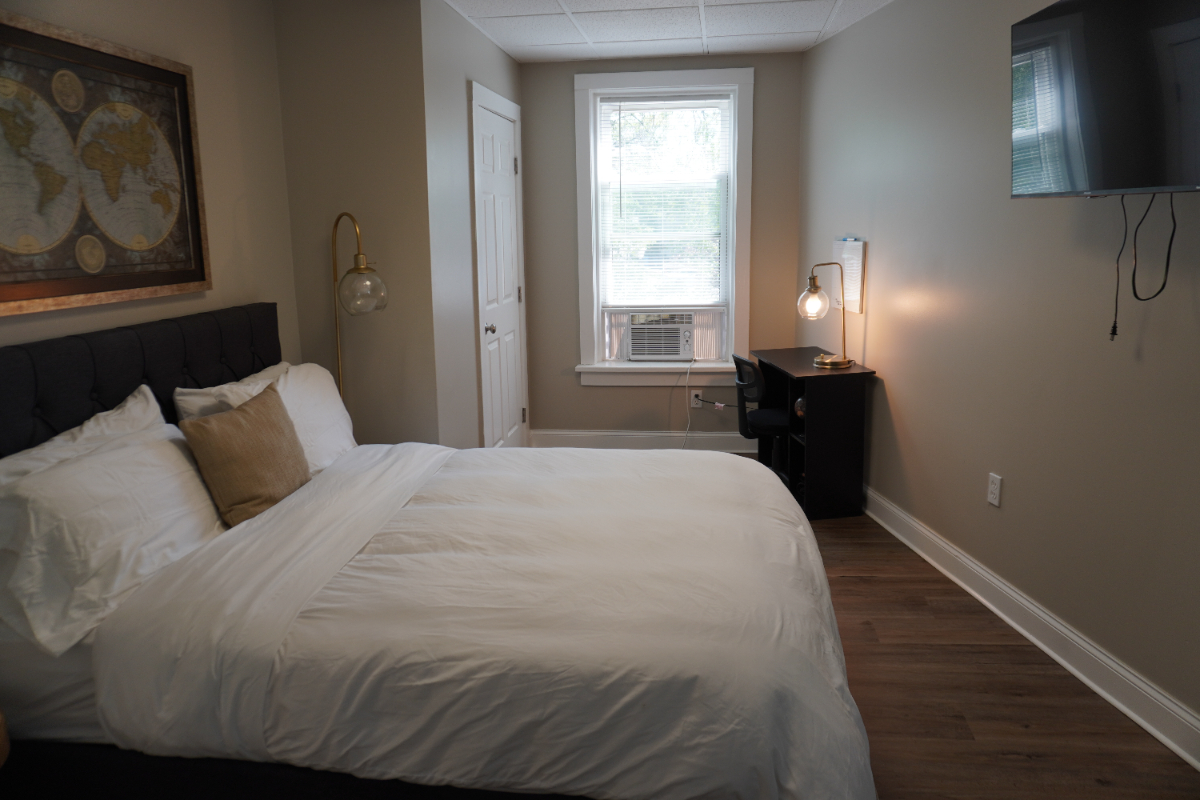 Cozy and Charming 1 Bedroom Apartment in Prime Location - Photo 6