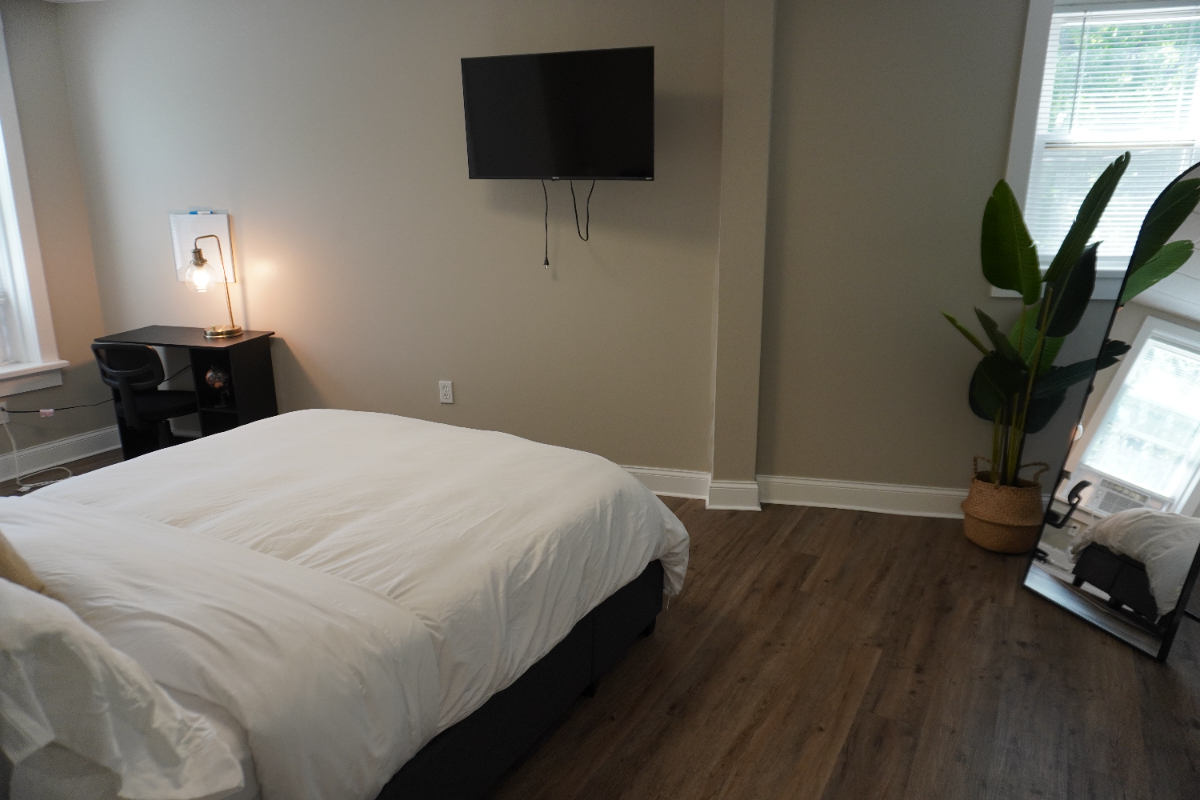 Cozy and Charming 1 Bedroom Apartment in Prime Location - Photo 4