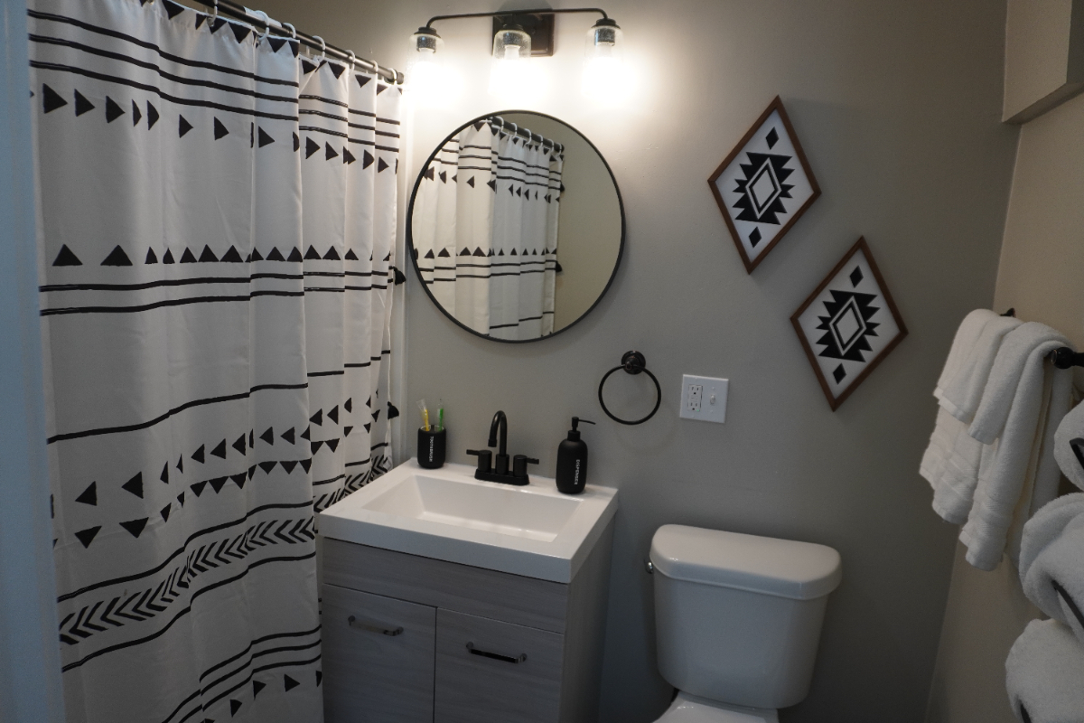 Cozy and Charming 1 Bedroom Apartment in Prime Location - Photo 10