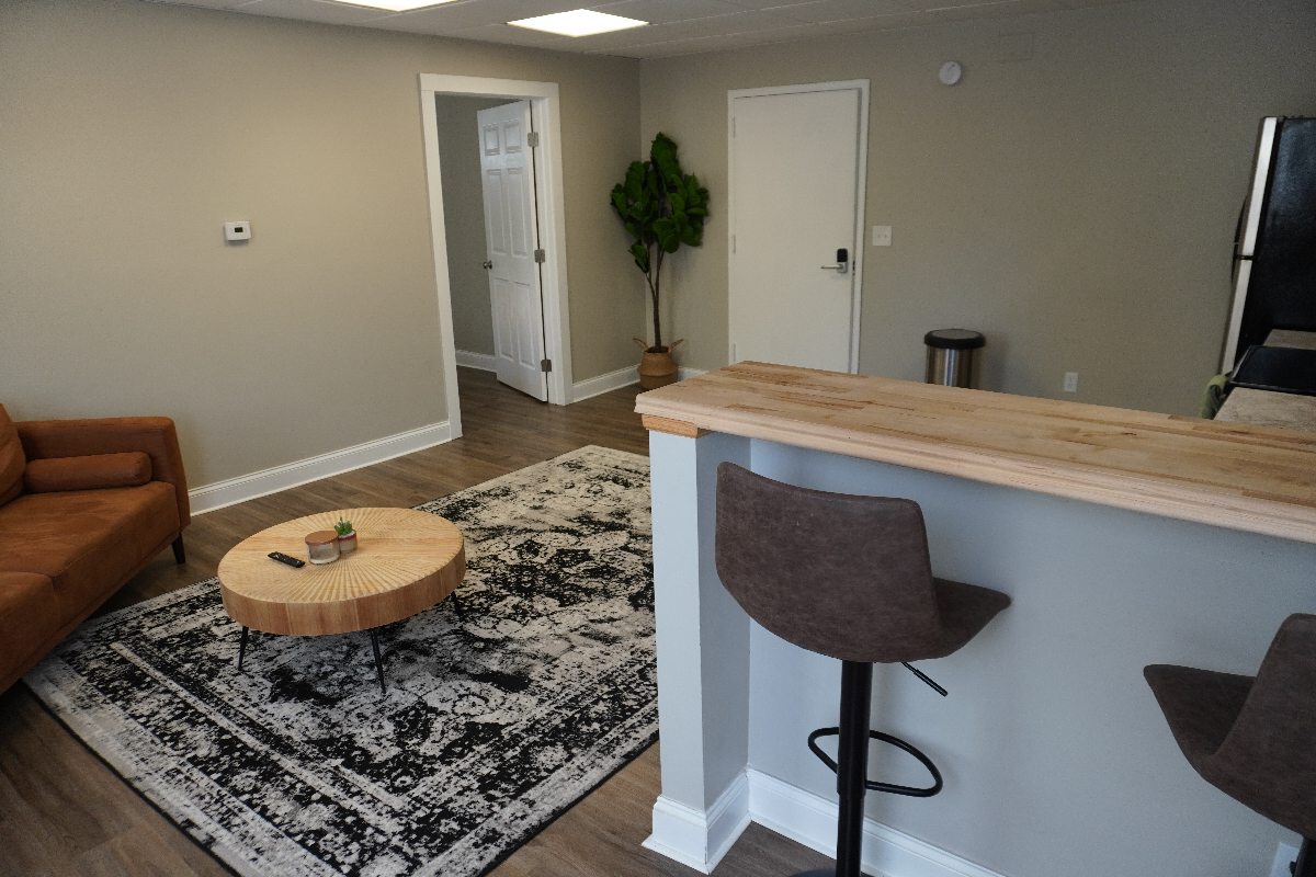 Cozy and Charming 1 Bedroom Apartment in Prime Location - Photo 8