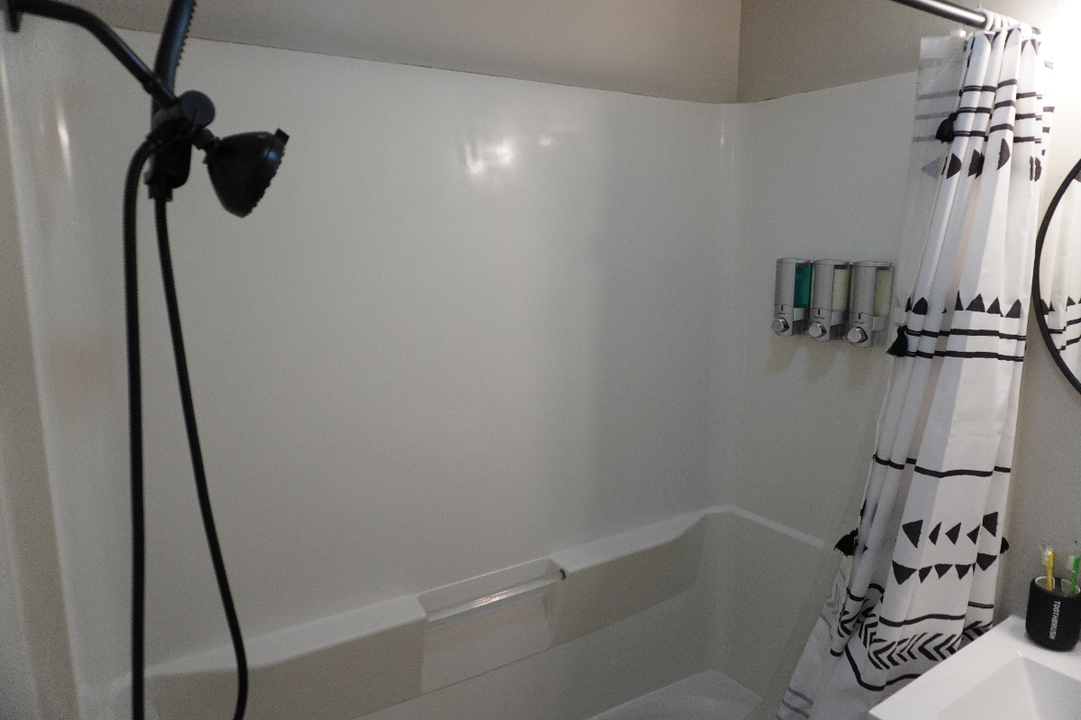 Cozy and Charming 1 Bedroom Apartment in Prime Location - Photo 12