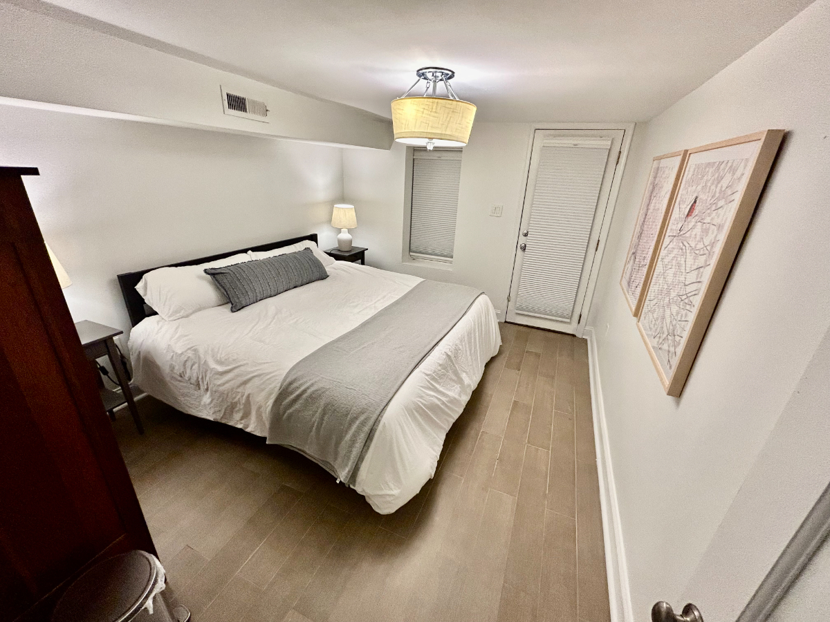 Classic, Modern City Apartment - Photo 12