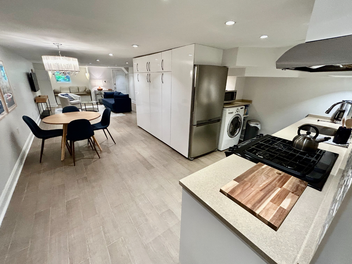 Classic, Modern City Apartment - Photo 6