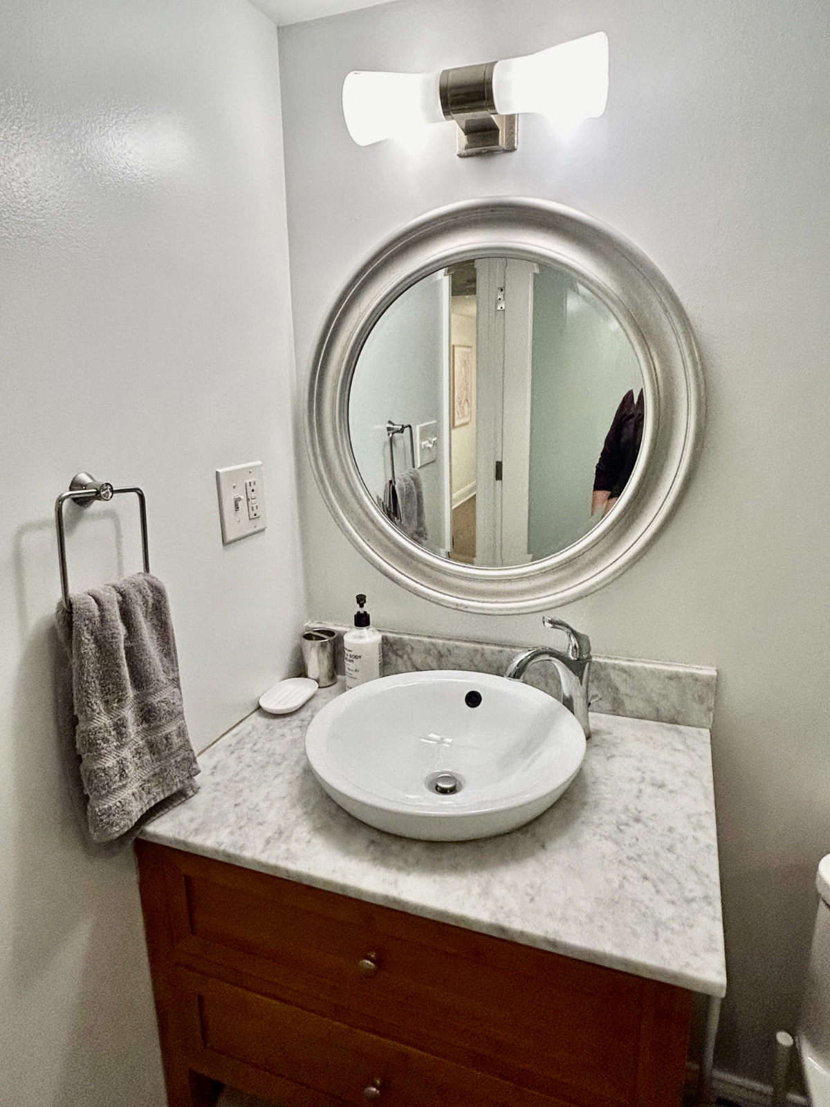 Classic, Modern City Apartment - Photo 11