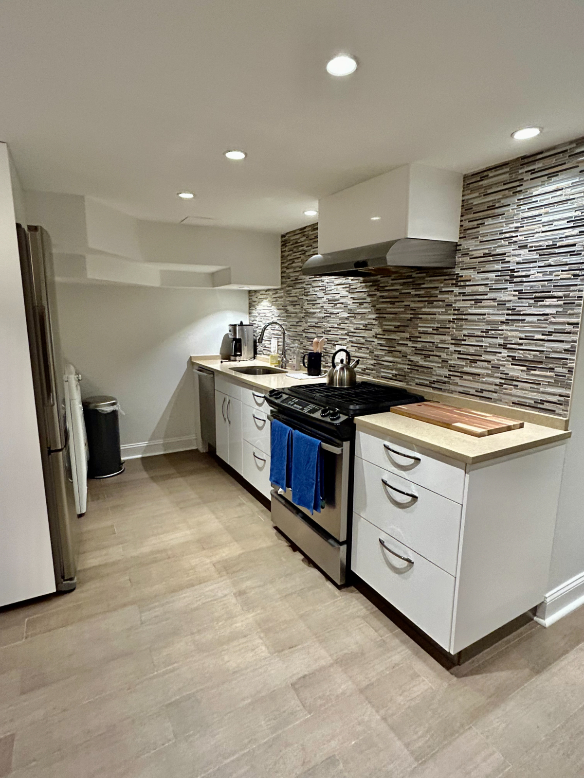 Classic, Modern City Apartment - Photo 7