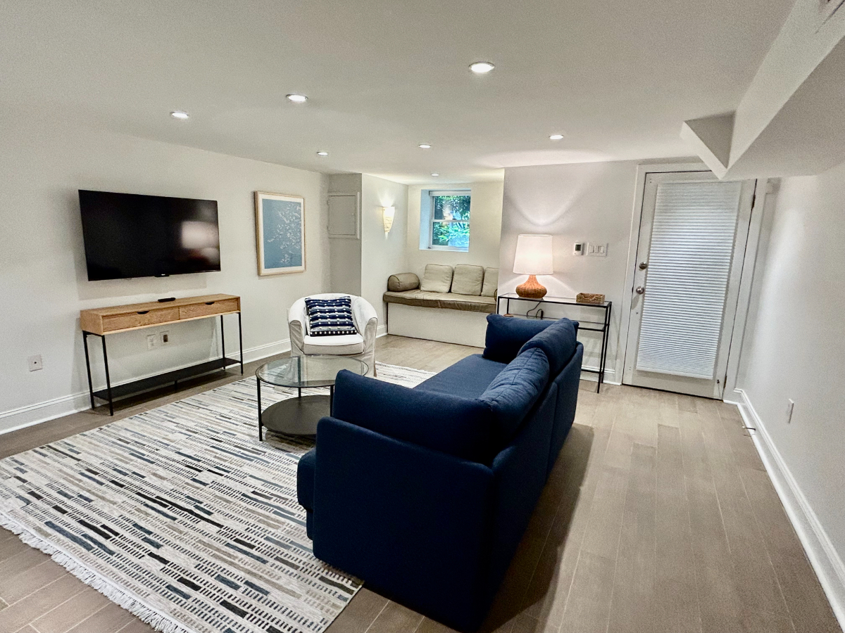Classic, Modern City Apartment - Photo 2