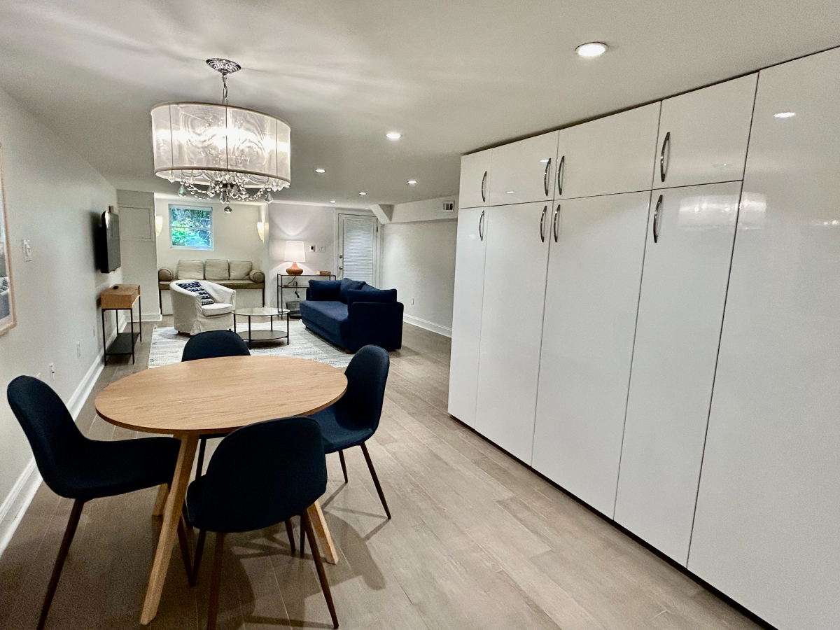 Classic, Modern City Apartment - Photo 5