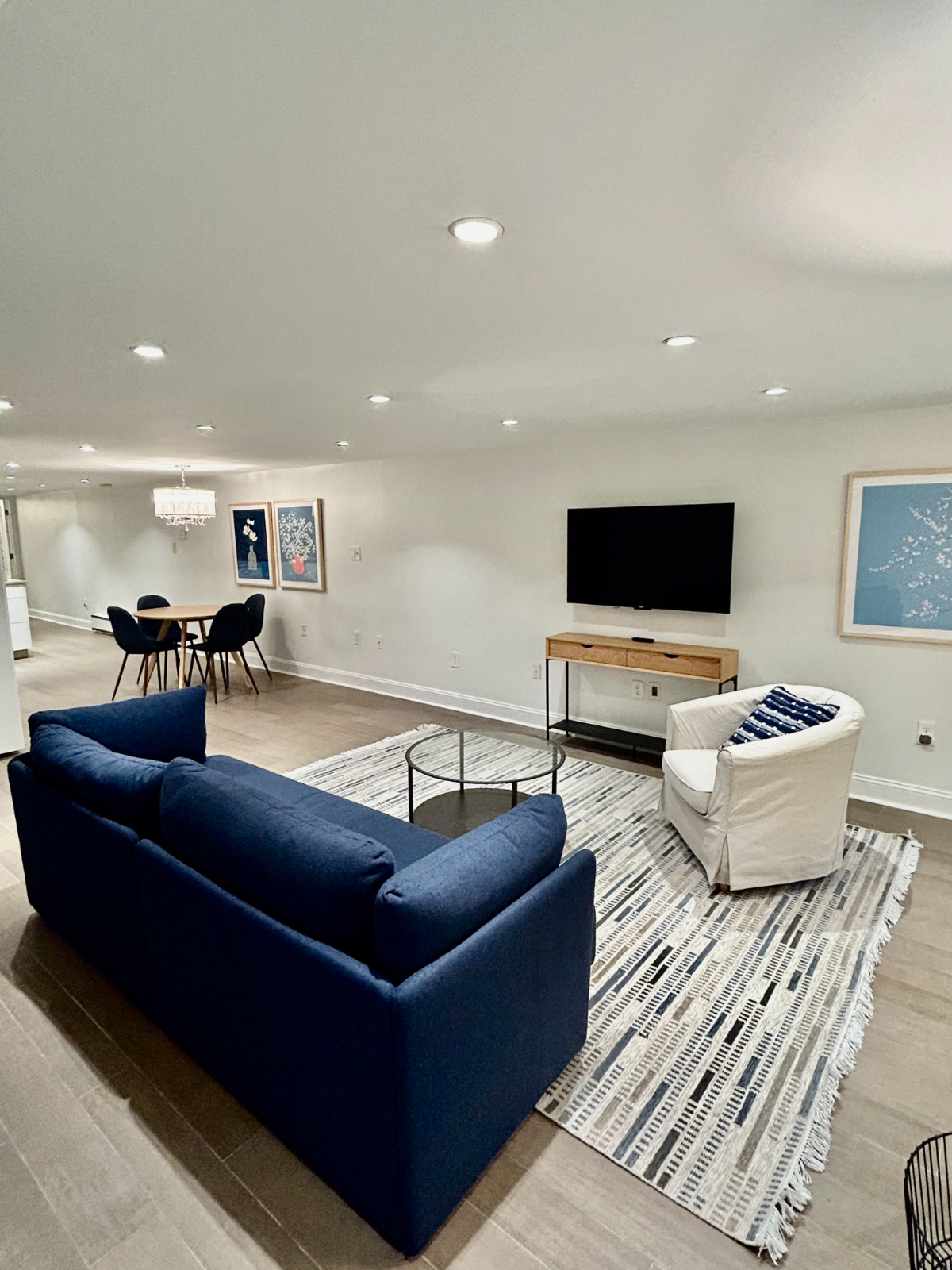 Classic, Modern City Apartment - Photo 4