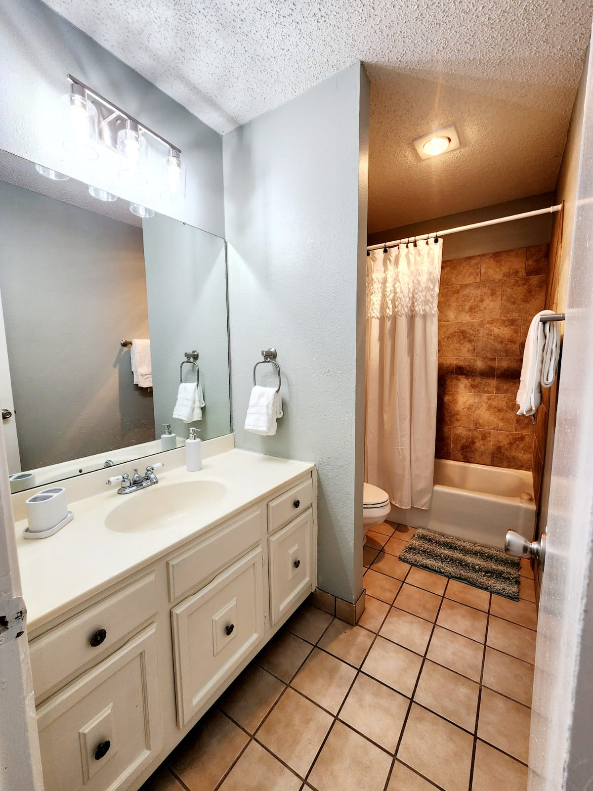 PRIVATE ROOM IN GOOD NEIGHBORHOOD CLOSE TO HOSPITALS AND TTU - Photo 2