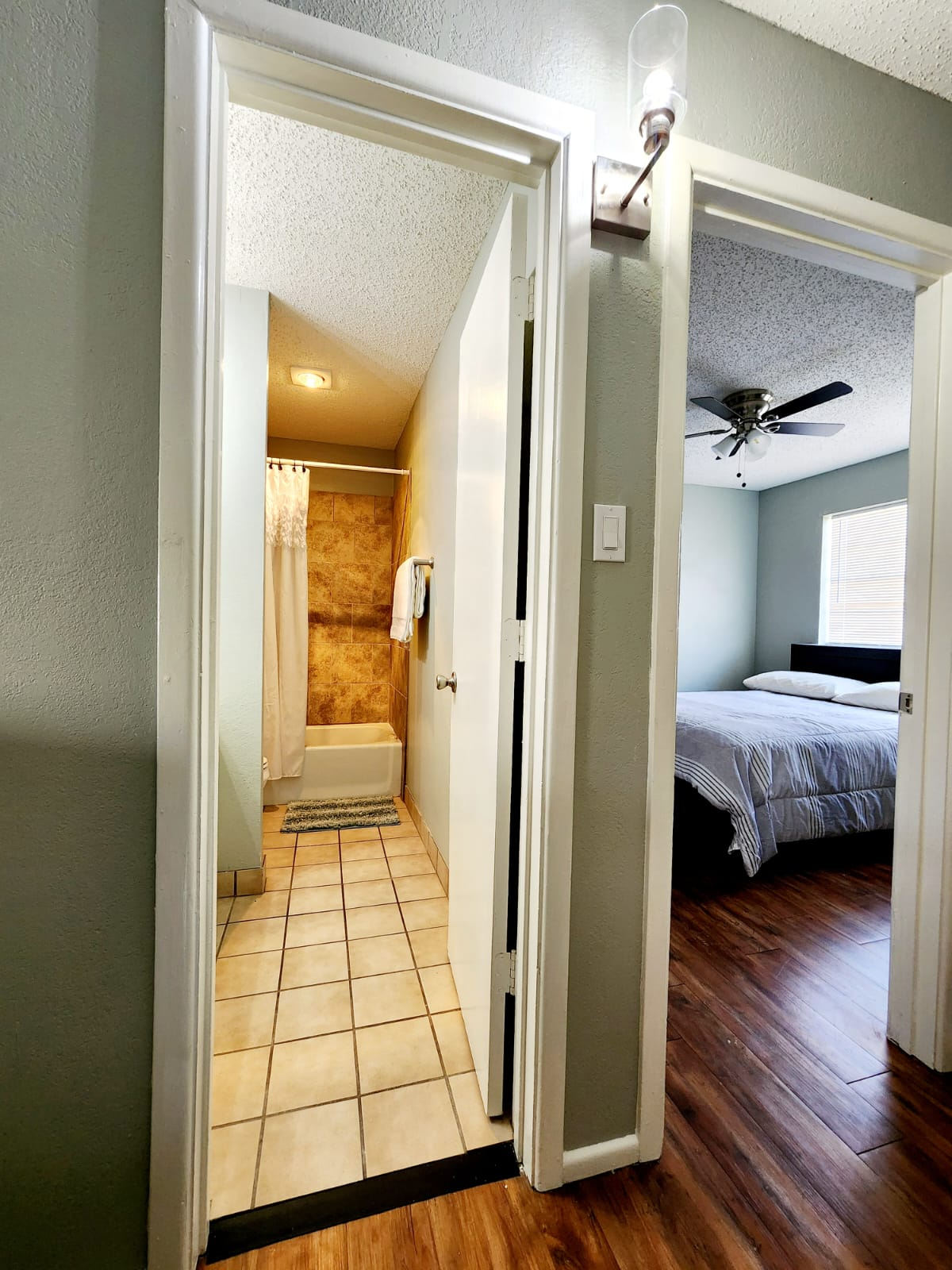 PRIVATE ROOM IN GOOD NEIGHBORHOOD CLOSE TO HOSPITALS AND TTU - Photo 1