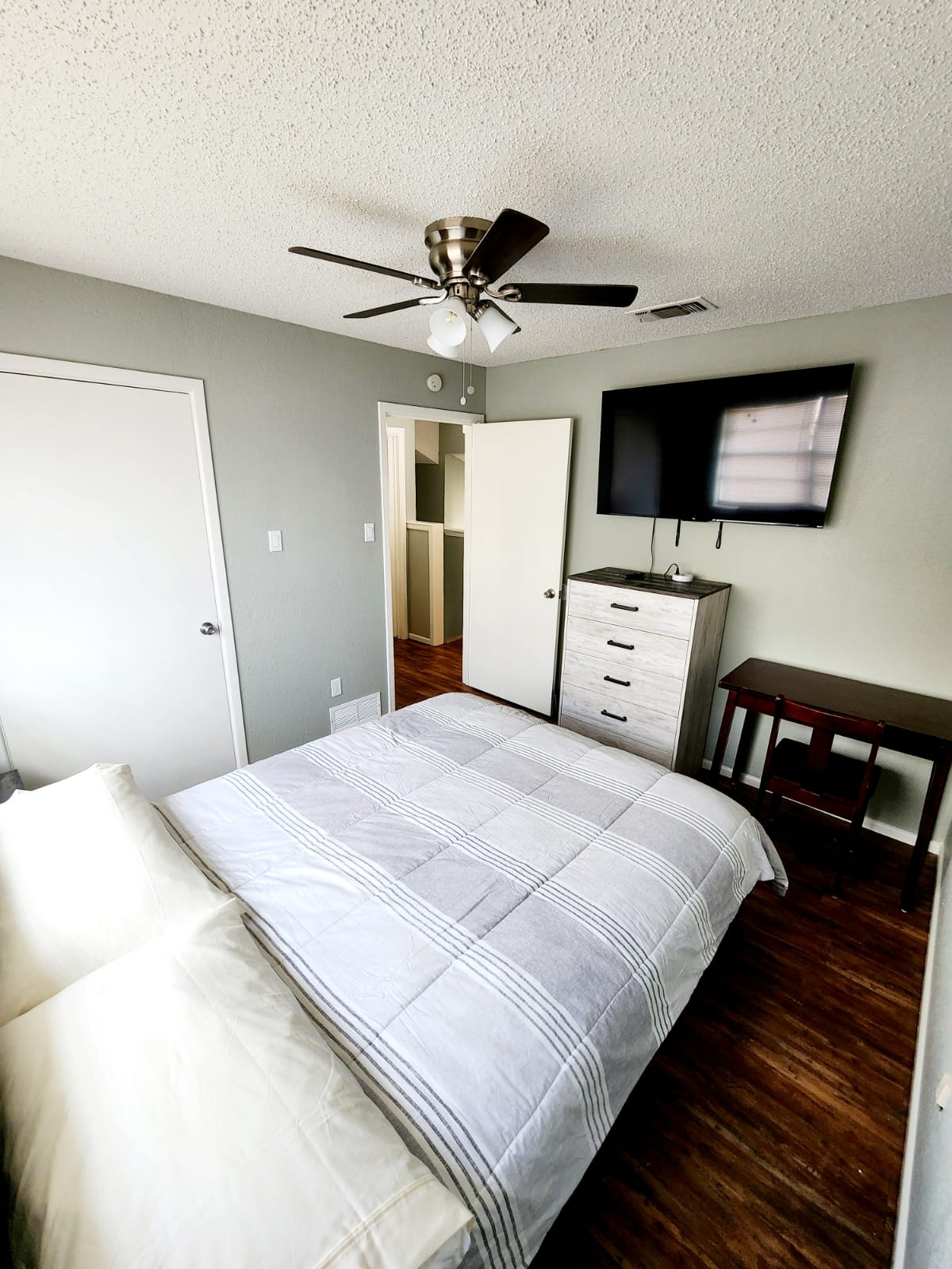 PRIVATE ROOM IN GOOD NEIGHBORHOOD CLOSE TO HOSPITALS AND TTU - Photo 4