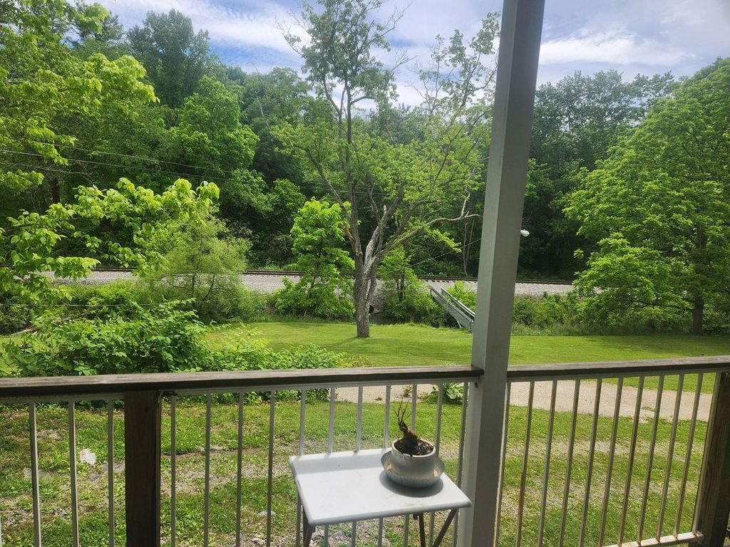 Cozy 1 Bed 1 Bath - Photo 10